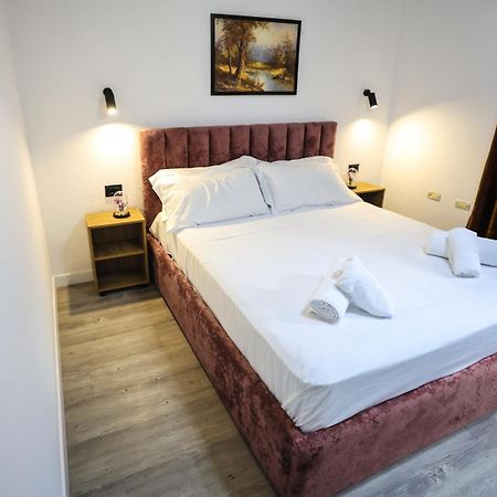 Vila Alizee Hotel Тирана Экстерьер фото