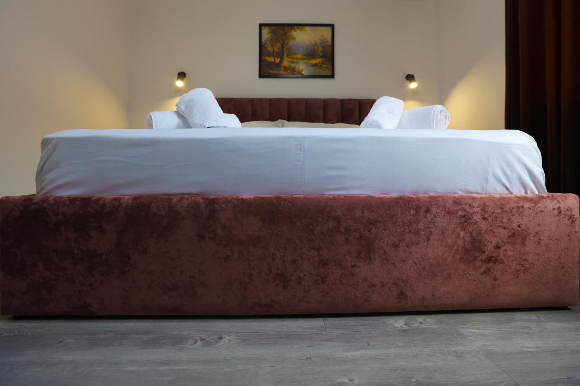 Vila Alizee Hotel Тирана Экстерьер фото