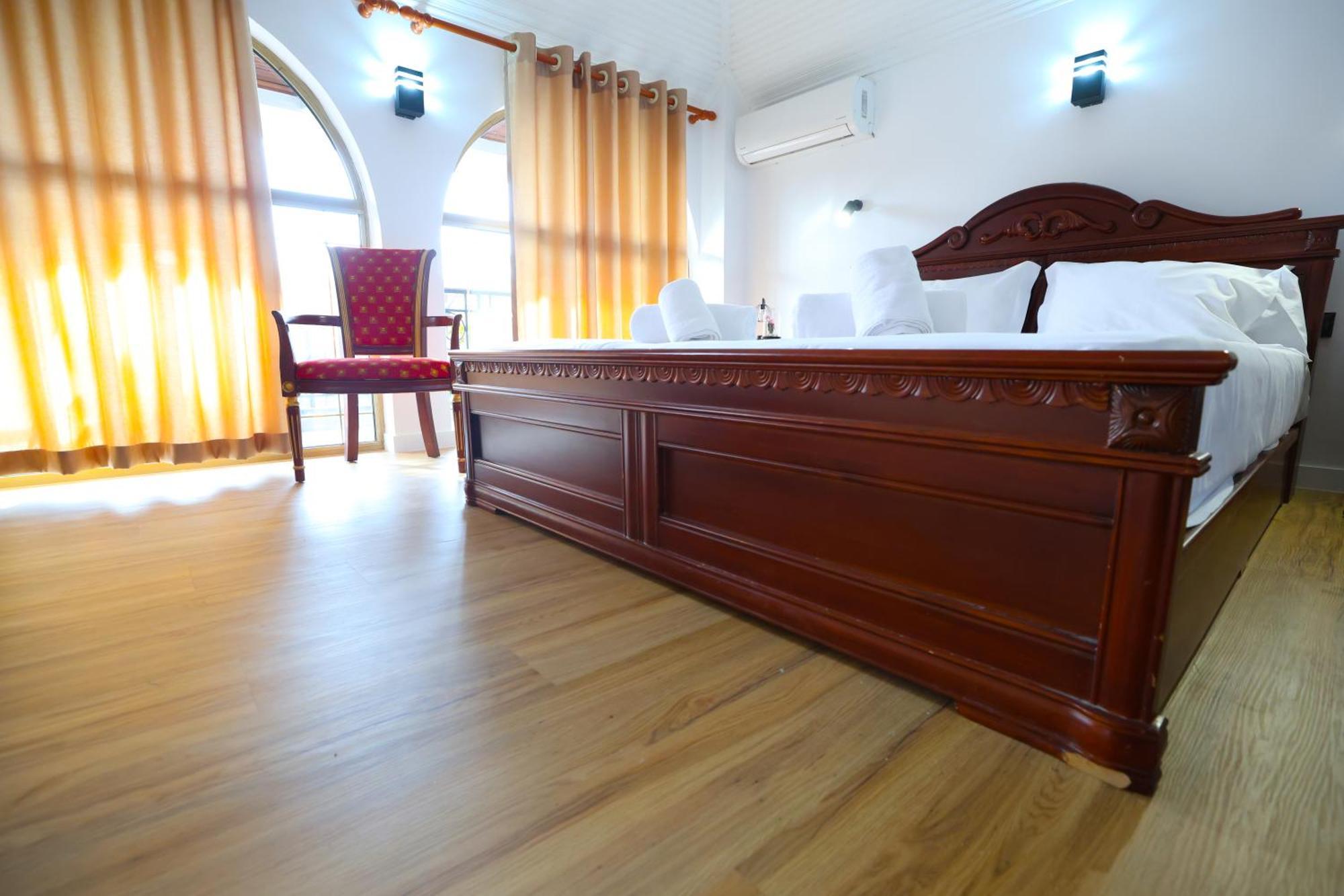 Vila Alizee Hotel Тирана Экстерьер фото