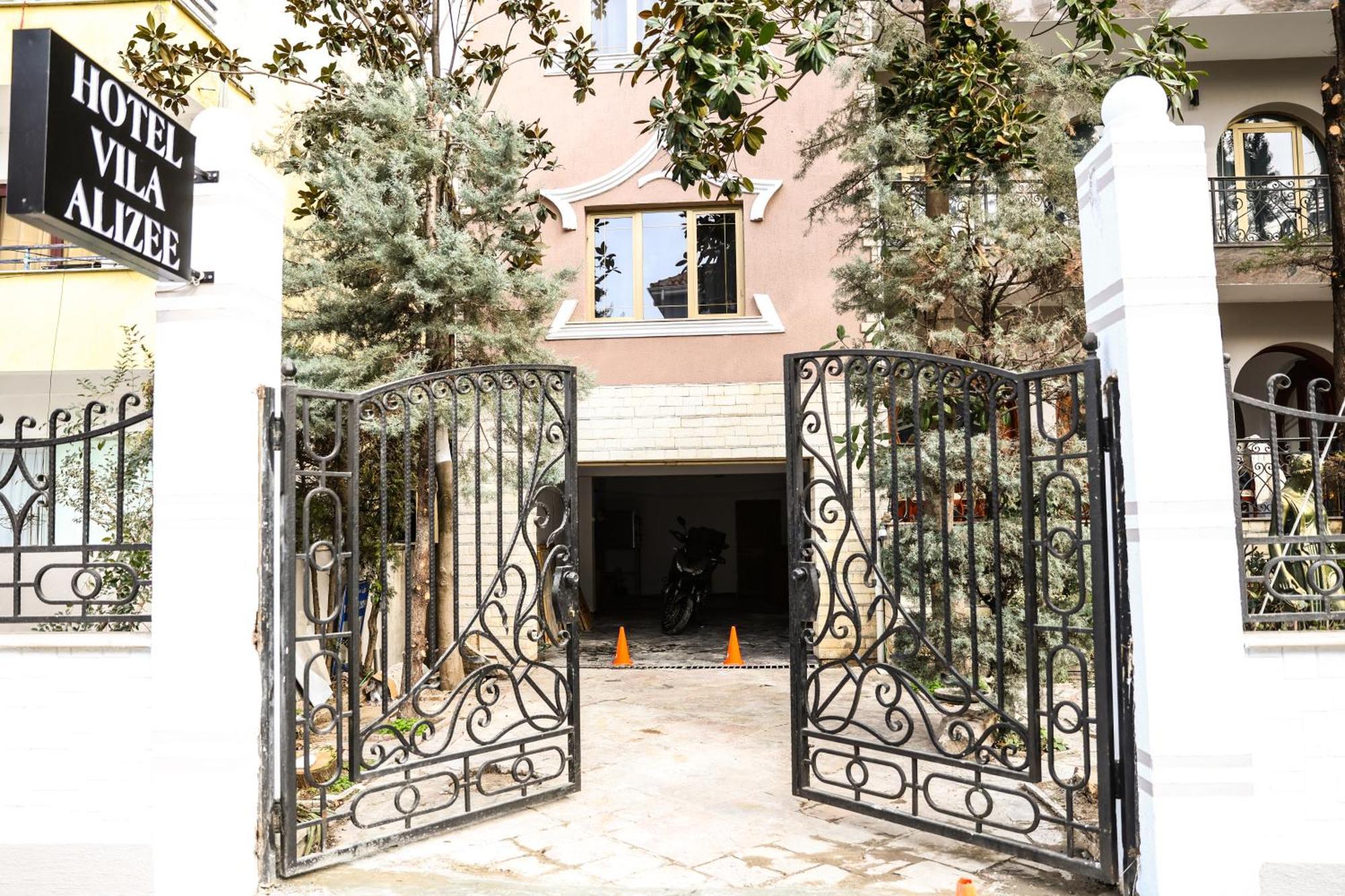 Vila Alizee Hotel Тирана Экстерьер фото