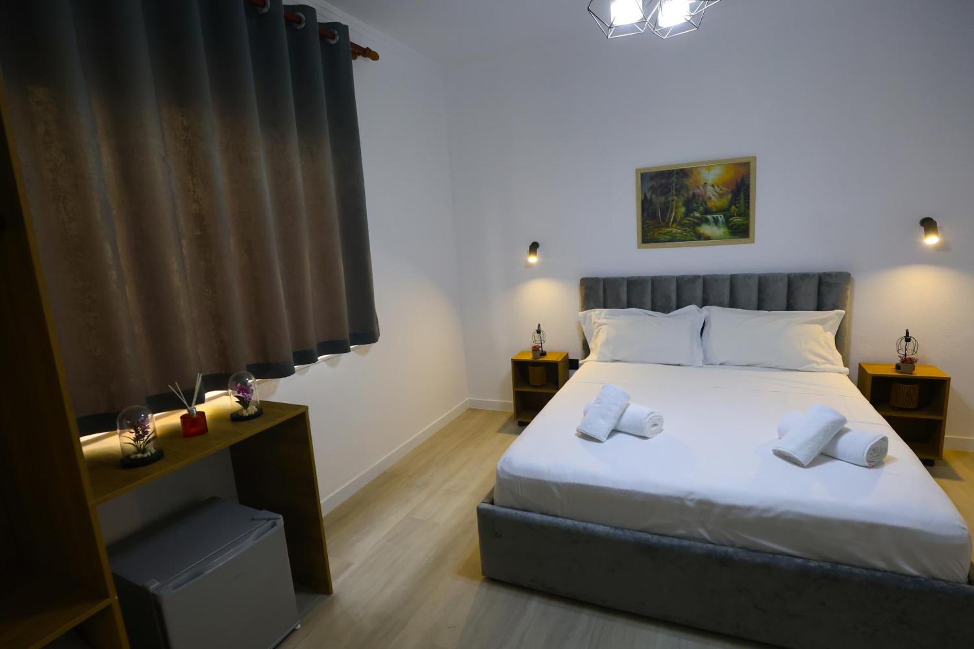 Vila Alizee Hotel Тирана Экстерьер фото