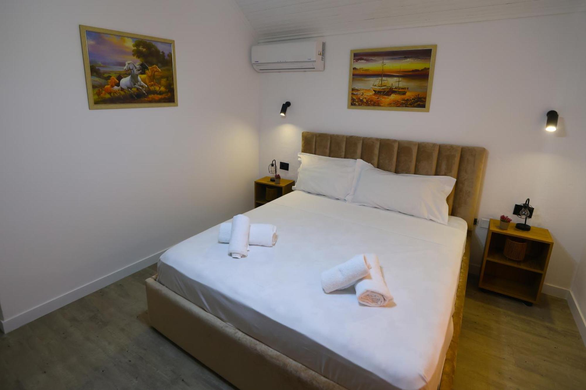 Vila Alizee Hotel Тирана Экстерьер фото