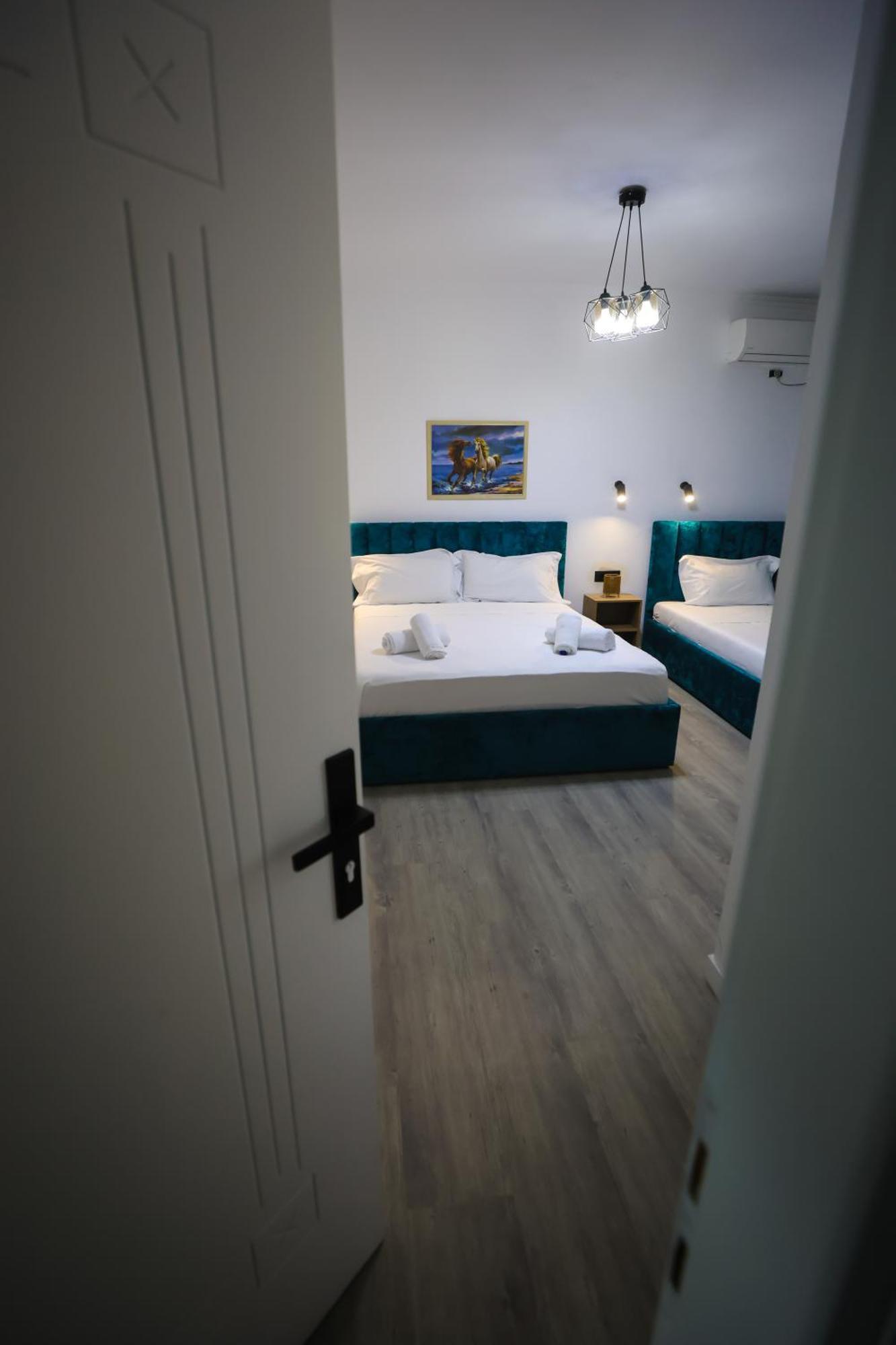 Vila Alizee Hotel Тирана Экстерьер фото