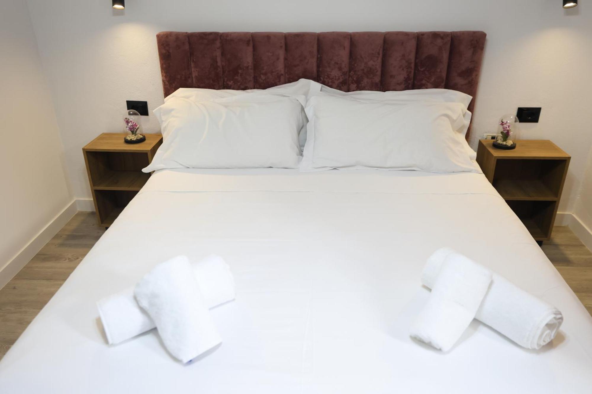Vila Alizee Hotel Тирана Экстерьер фото