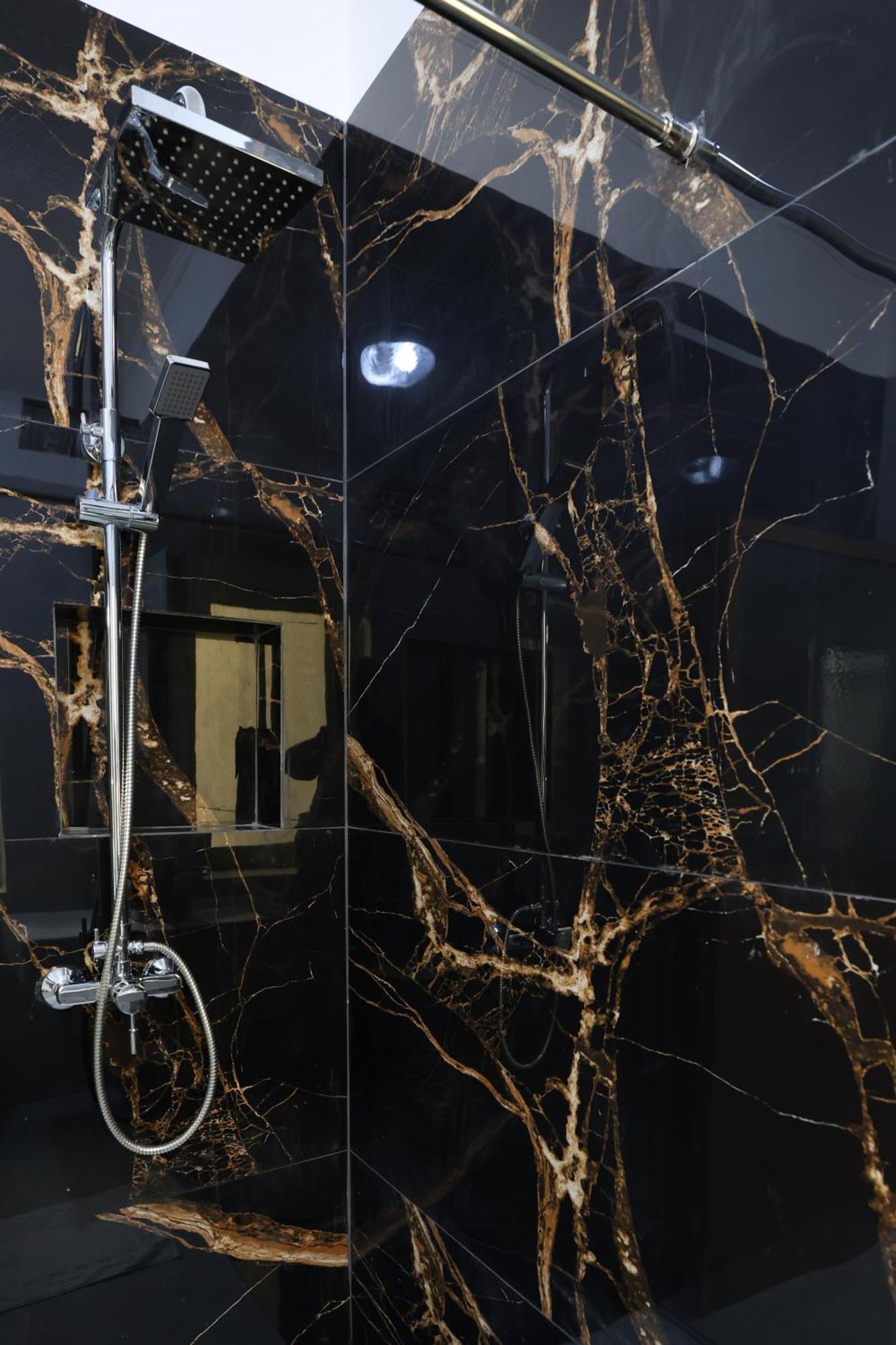 Vila Alizee Hotel Тирана Экстерьер фото